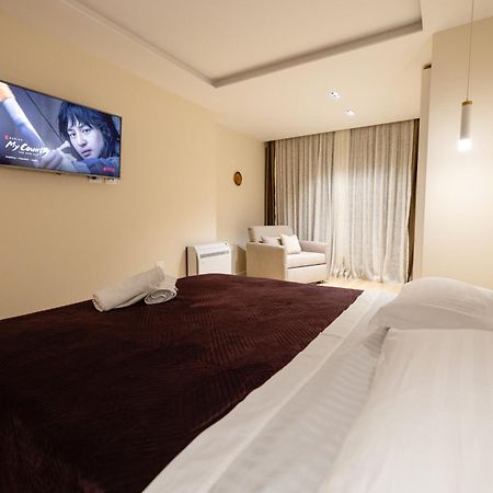 Luxury Center Observatori Apartment Tirana Buitenkant foto
