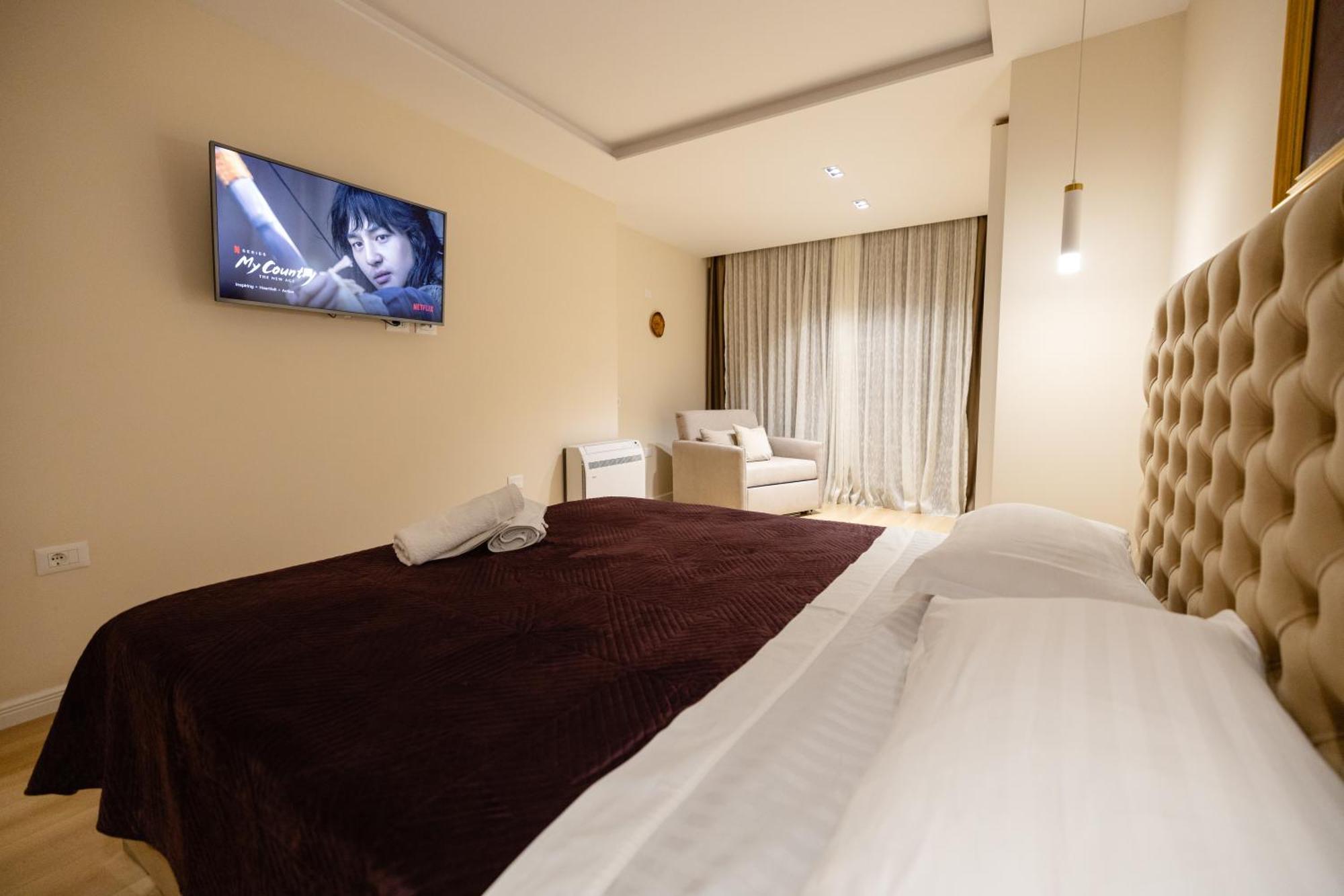 Luxury Center Observatori Apartment Tirana Buitenkant foto