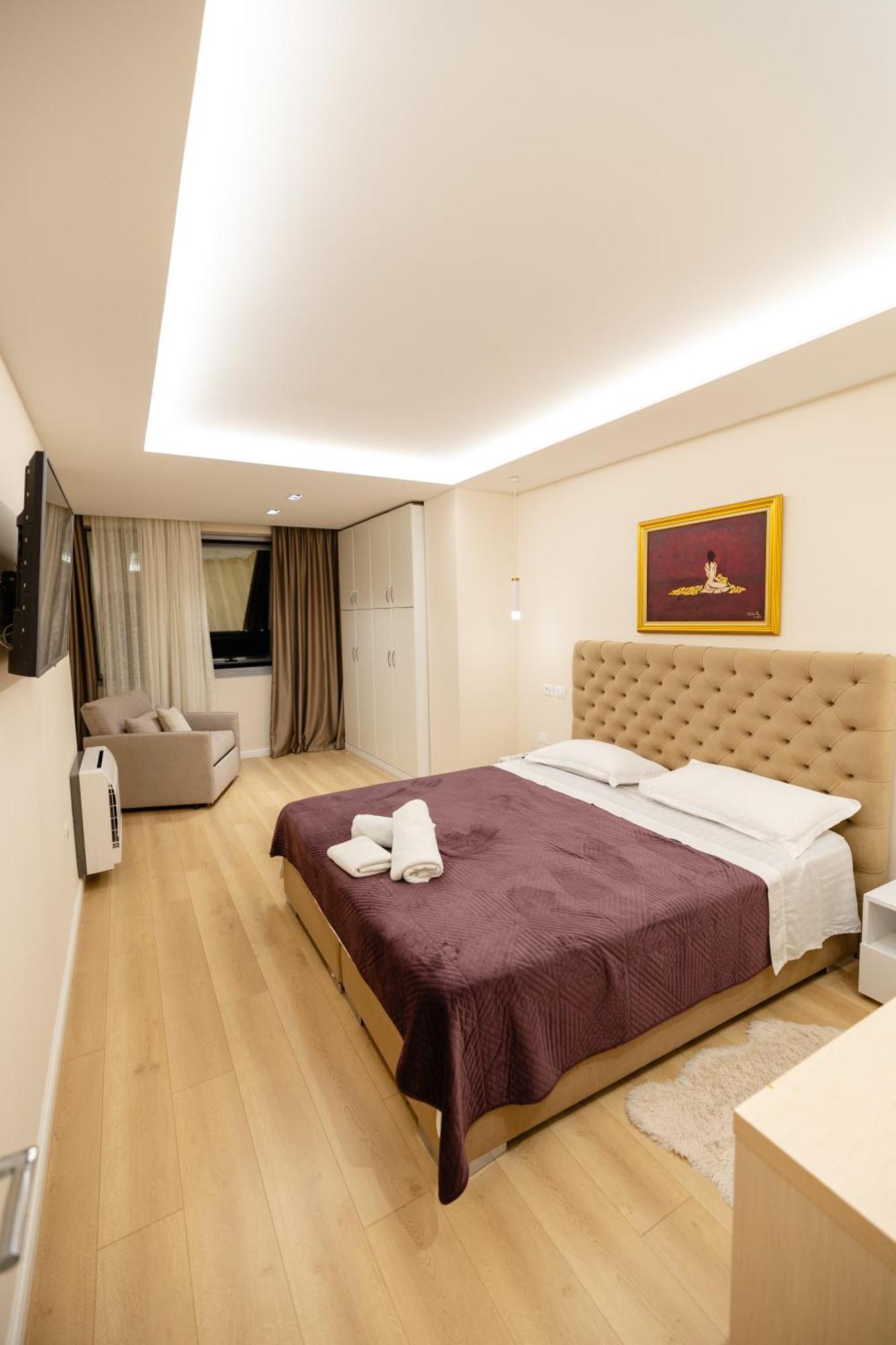 Luxury Center Observatori Apartment Tirana Buitenkant foto