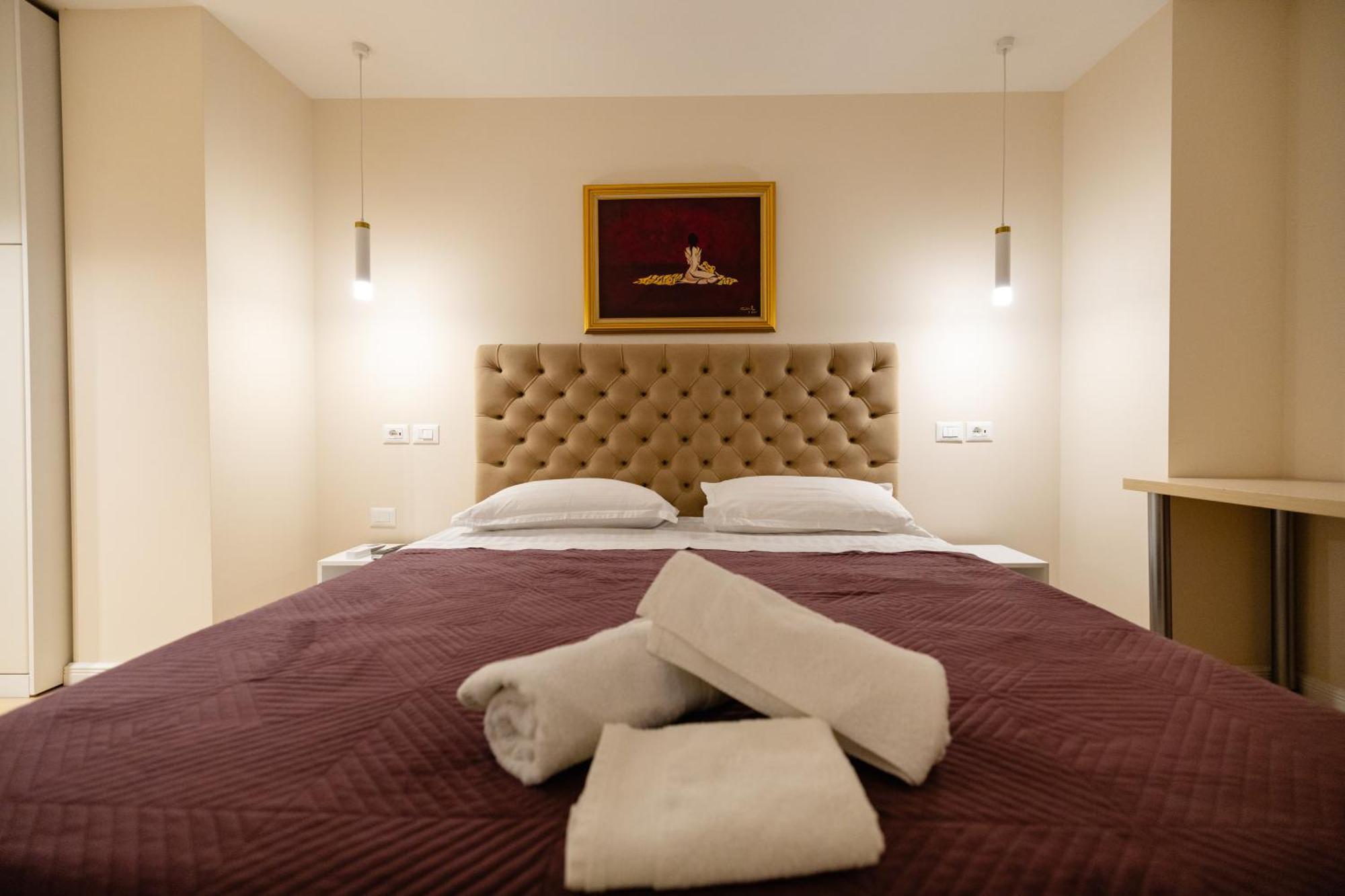 Luxury Center Observatori Apartment Tirana Buitenkant foto