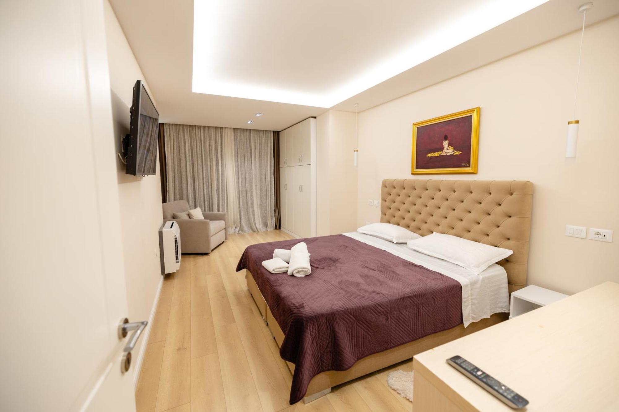Luxury Center Observatori Apartment Tirana Buitenkant foto