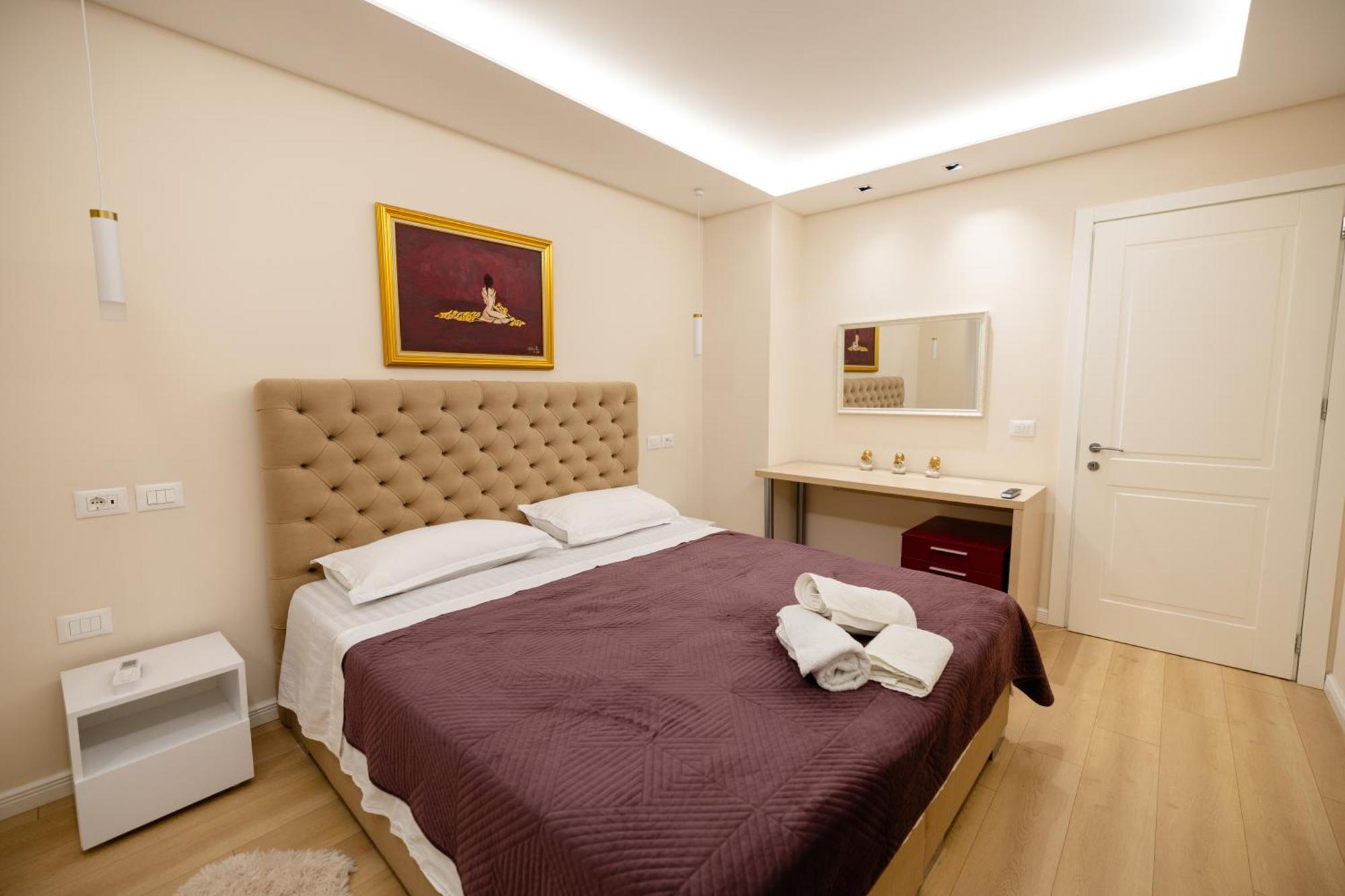 Luxury Center Observatori Apartment Tirana Buitenkant foto