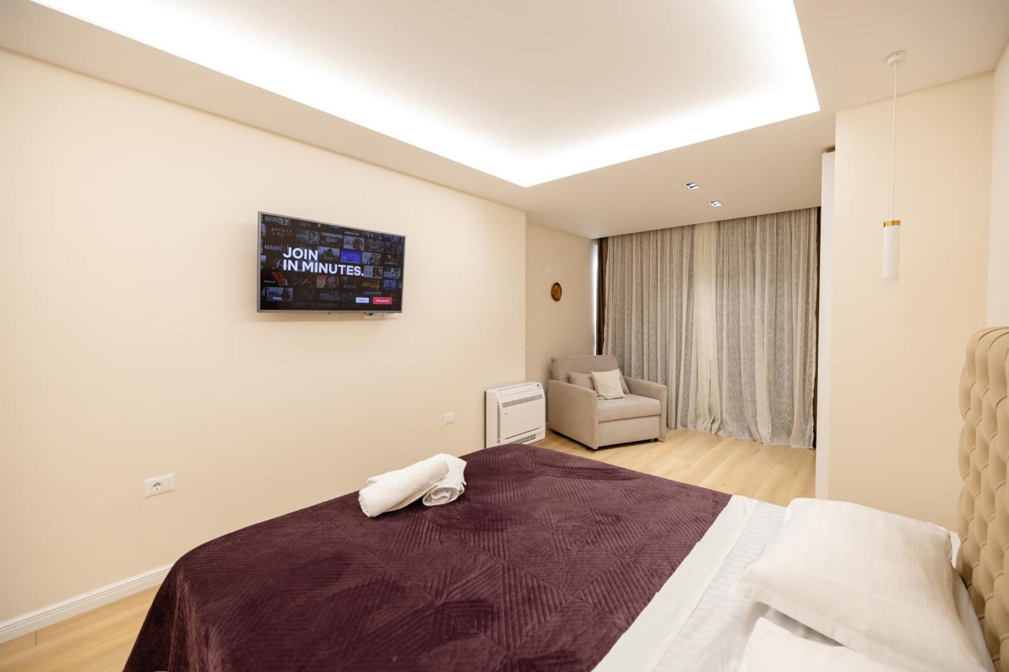 Luxury Center Observatori Apartment Tirana Buitenkant foto