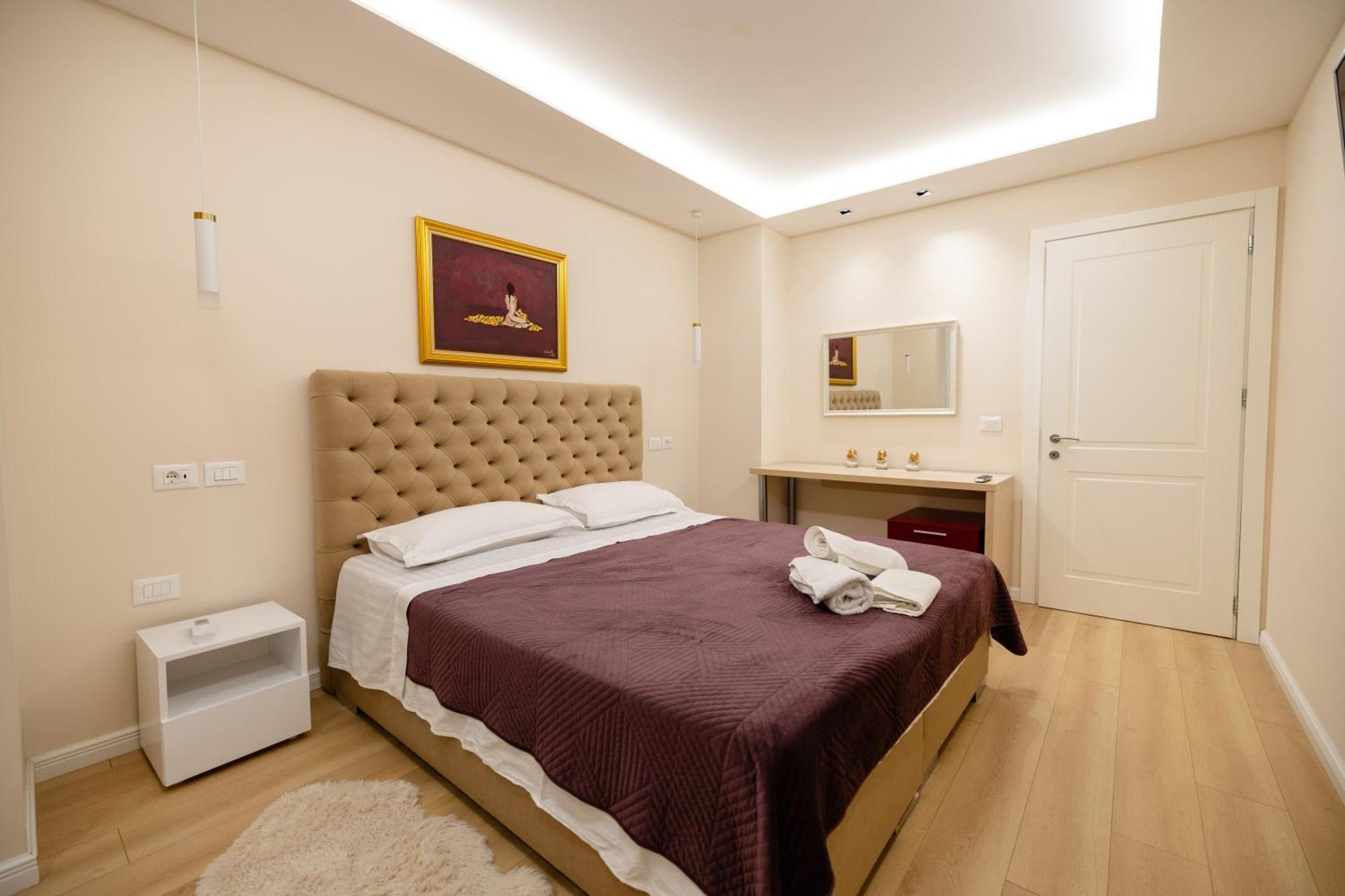 Luxury Center Observatori Apartment Tirana Buitenkant foto