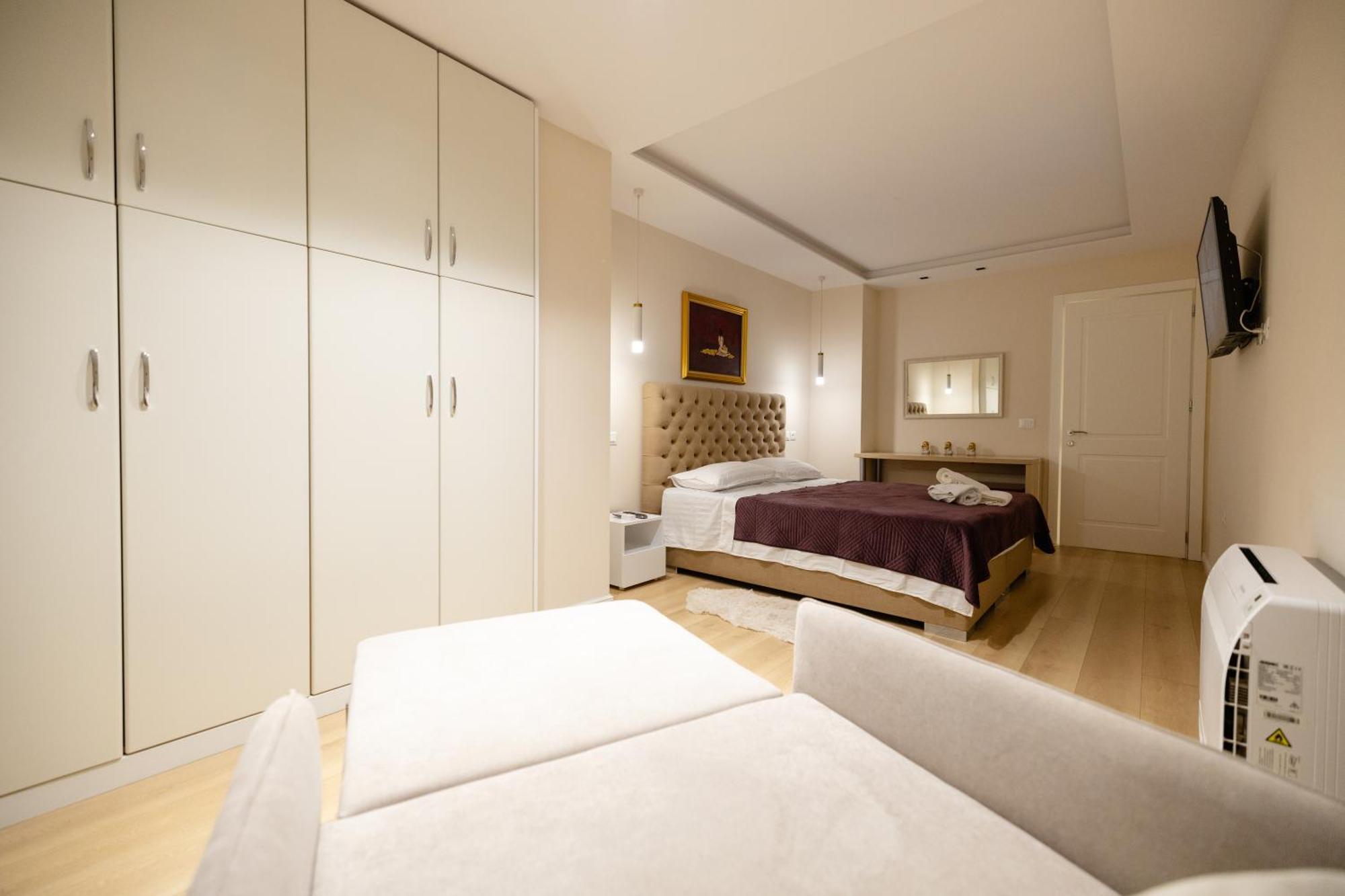 Luxury Center Observatori Apartment Tirana Buitenkant foto